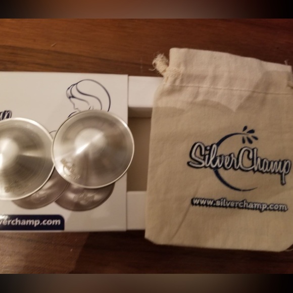Silver nursing cups for breastfeeding moms - Picture 3 of 5